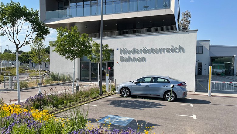 Betriebsstätte Alpenbahnhof, © NB/Wegscheider Betriebstätte mit E-Tankstelle