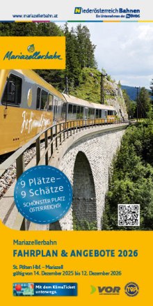 Goldenr Zug f&auml;hrt &uuml;ber steinernen Bogenviadukt in bewaldeter Berglandschaft.